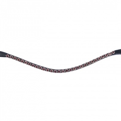 Cabedal preto com cristais rosas em fila central sobre fundo branco