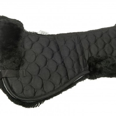 Almofada para sela de cavalo preta com textura acolchoada e bordas de pelúcia.