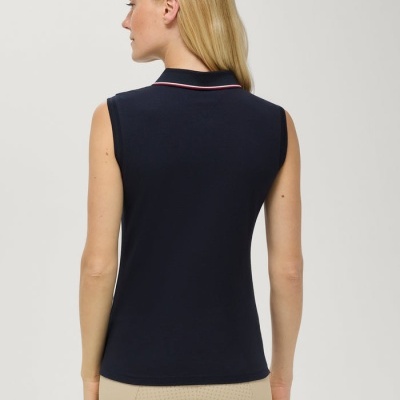 Polo sem mangas azul escuro com gola com linha branca e vermelha vista de trás