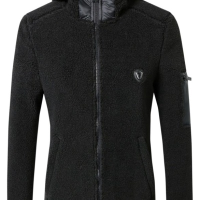 Casaco preto com capuz em tecido peludo e fecho de correr frontal