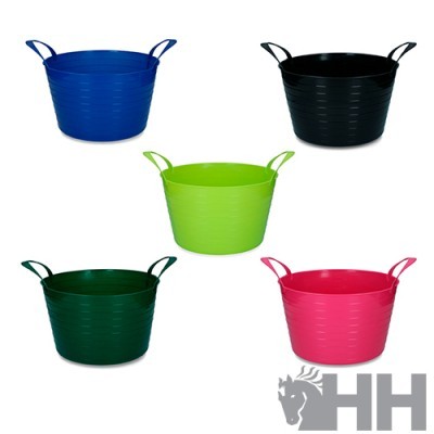 Cinco baldes flexíveis de plástico coloridos com duas pegas cada