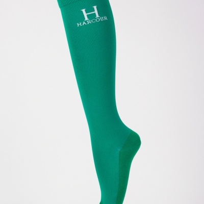 Meia comprida verde com texto HARCOUR branco