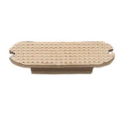 Tábua de madeira retangular com textura ondulada e entalhes nas extremidades