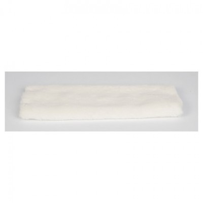 Pano branco retangular macio sobre superfície cinza