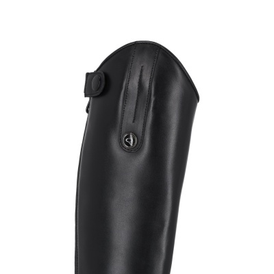 Bota preta alta detalhe em tira com botão e logótipo metálico