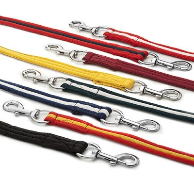 Cinco trelas para animais em várias cores com fechos metálicos