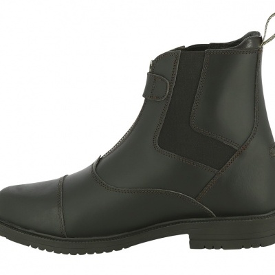 Bota preta de couro com elástico lateral e puxador