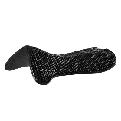 almofada preta com padrão em favo de mel