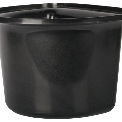 Recipiente preto de plástico quadrado com tampa ligeiramente elevada