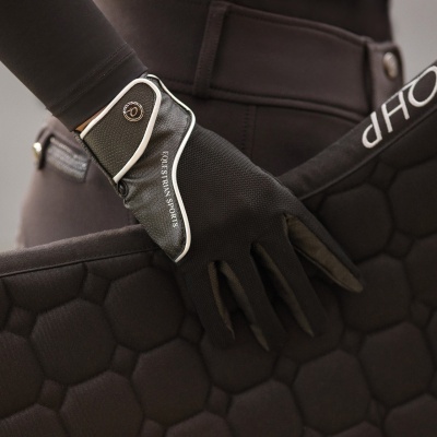 Luva preta com detalhe branco e texto EQUESTRIAN SPORTS