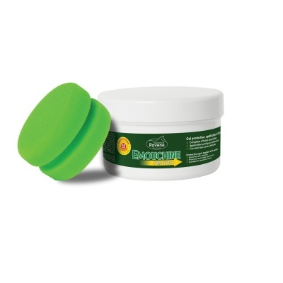 Creme Ravané Emouchine em embalagem branca com rótulo verde e amarelo e esponja verde