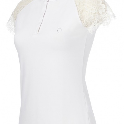 Camisola feminina branca com renda bege nas mangas e gola alta com botões