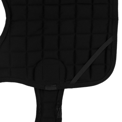 Tapete de sela preto acolchoado com padrão quadriculado