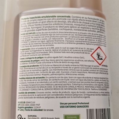 Frasco branco de inseticida emulsionável concentrado com etiquetas detalhadas em espanhol