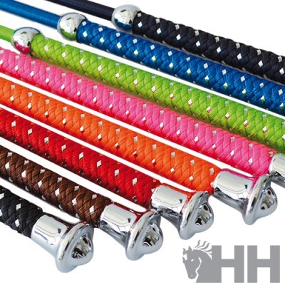 Chicotes coloridos trançados com punhos prateados e logo HH