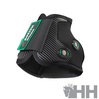 Protetor de canela preto com fecho em velcro e textura em fibra de carbono