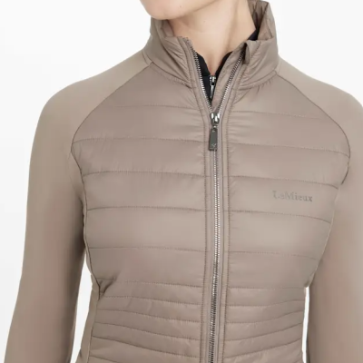Casaco feminino bege acolchoado com fecho e logótipo LeMieux