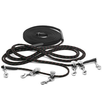 Conjunto de trela para cães em nylon e corda preta com fechos metálicos.