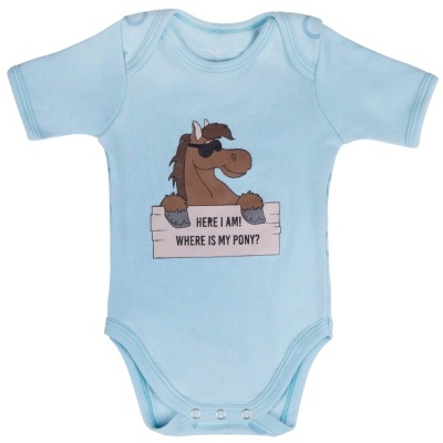 Body de bebé azul com estampa de cavalo e texto em inglês