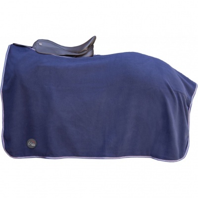 Manta azul escura de fleece para cavalo com sela preta