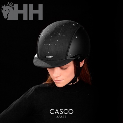 Capacete de equitação preto com cristais decorativos em padrão de constelação