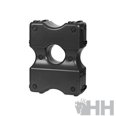 Peça plástica preta quadrada com orifício central circular e parafusos nas extremidades