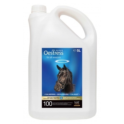 Recipiente plástico branco 5L com rótulo azul e imagem de cavalo, produto Oestress para cavalos
