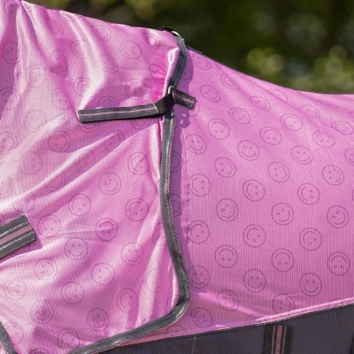 Cobertura cor-de-rosa para cavalo com estampado de carinhas sorridentes e fitas cinzentas