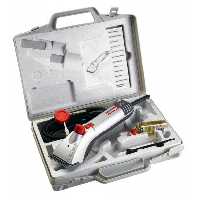 Máquina de cortar cabelo profissional em caixa cinza aberta com acessórios