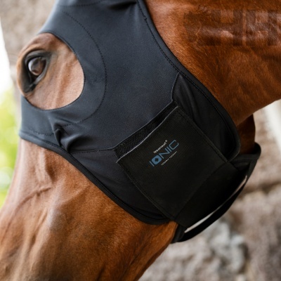 Máscara preta ajustada para cavalo com etiqueta Horseware IONIC
