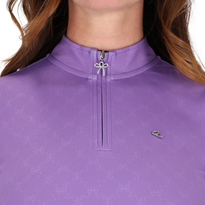 Blusa roxa com padrão em relevo e fecho com laço prateado