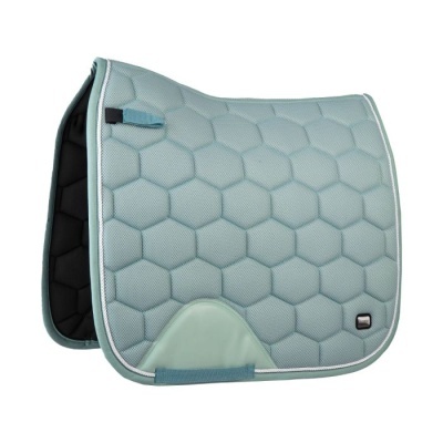 Saddle pad azul claro acolchoado com padrão hexagonal e reforço em couro