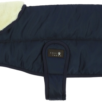 Casaco azul escuro para cão com interior felpudo branco e etiqueta 'EQUI THEME'