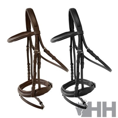 Dois cabrestos de couro castanho e preto com fivelas metálicas