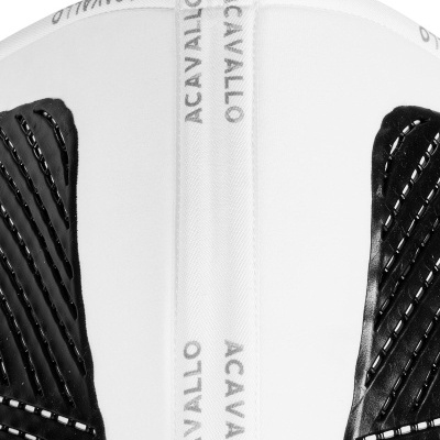 Equipamento branco com faixas ACAVALLO e detalhes pretos