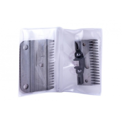 Peças metálicas para máquina de tosquia numa embalagem plástica