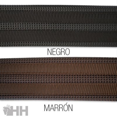 Tiras de correias preta e castanha com textura perfurada e etiquetas 