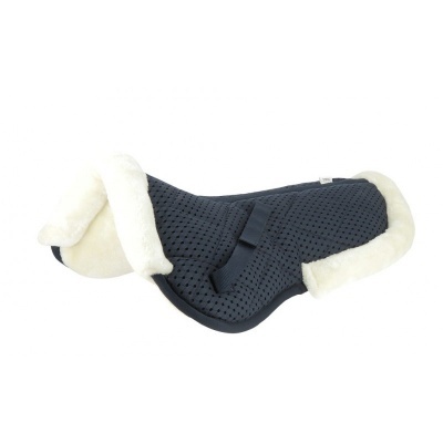 Sela para cavalo azul escuro com acabamento em pelo branco