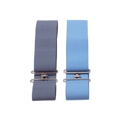 Duas faixas elásticas largas azul clara e cinza com fivelas metálicas prateadas