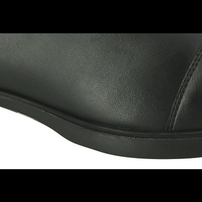 Sapato social preto de couro com sola preta