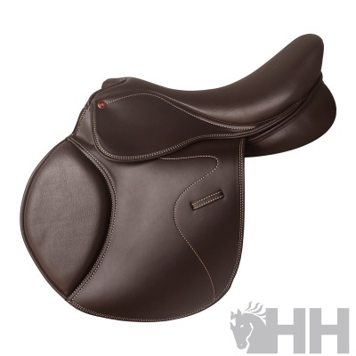 Sela de equitação castanha em pele com costuras claras e logotipo HH