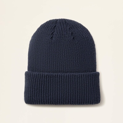 Gorro de malha azul escuro com textura canelada