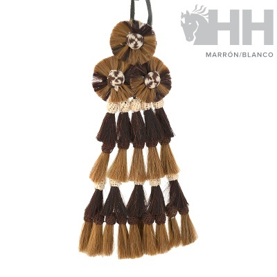 Chaveiro artesanal castanho e bege com franjas e flores de fios naturais