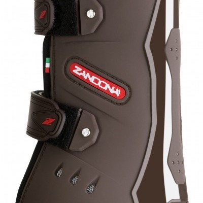Proteção para cavalo castanha escura com fechos de velcro e detalhes vermelhos, texto ZANDONA e bandeira italiana