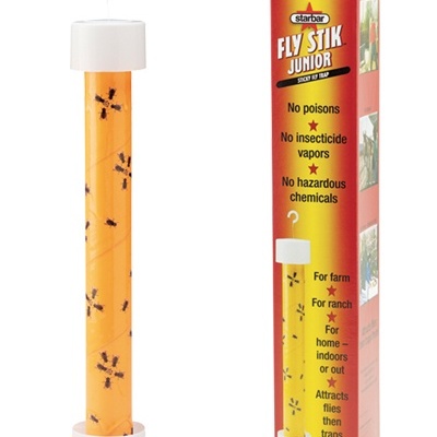 Armadilha para moscas amarela em tubo com moscas pretas e embalagem vermelha da Starbar Fly Stik Junior