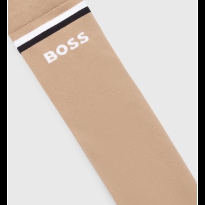 Meia bege com riscas branca e preta e a palavra BOSS