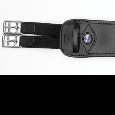 Cinta preta em pele com fivelas metálicas e etiquetas SO e NS