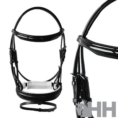Estribos de cabedal preto com acolchoado branco e fivelas metálicas
