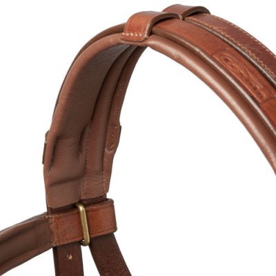 Cabeçada de cavalo em pele castanha com acolchoamento e argola metálica