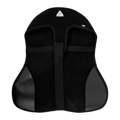 Capa protetora preta para selim de bicicleta com detalhes em couro e logótipo Kavalla